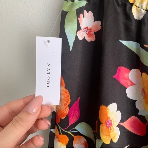 NWT Natori floral essential woven satin drawstring pant black multi medium - Picture 6 of 7